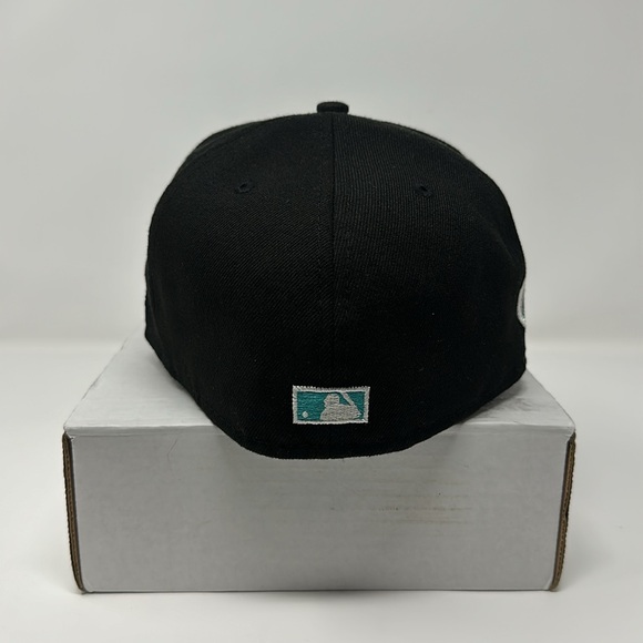 FamCapEU Seattle Mariners Black/Pink Fitted Hat Size 7 3/8 - Picture 7 of 7